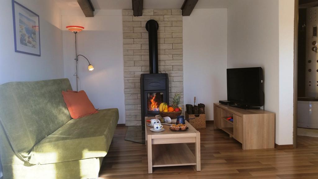 Vacation Home Latini Hum Екстериор снимка