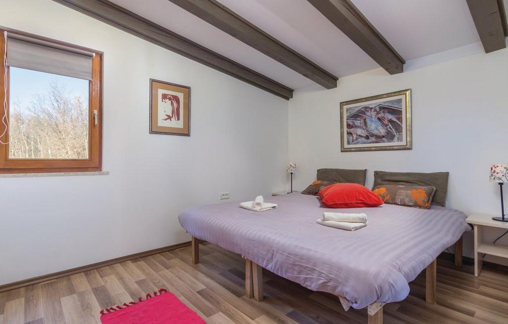 Vacation Home Latini Hum Екстериор снимка