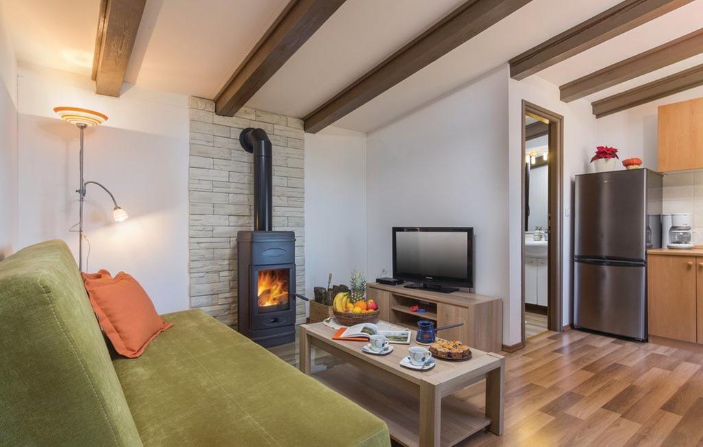 Vacation Home Latini Hum Екстериор снимка