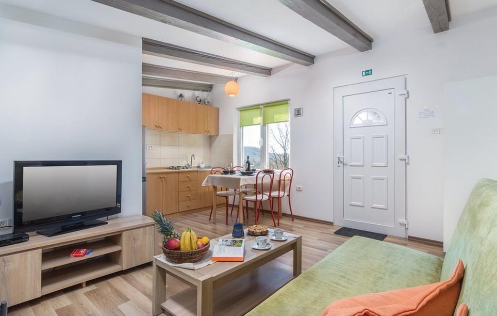 Vacation Home Latini Hum Екстериор снимка