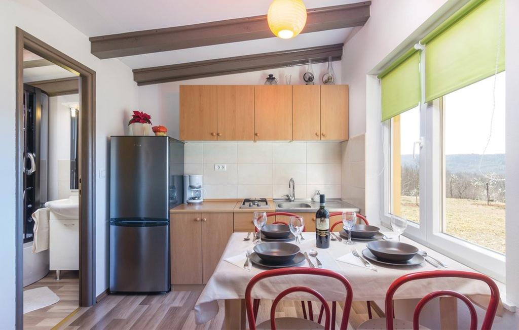 Vacation Home Latini Hum Екстериор снимка