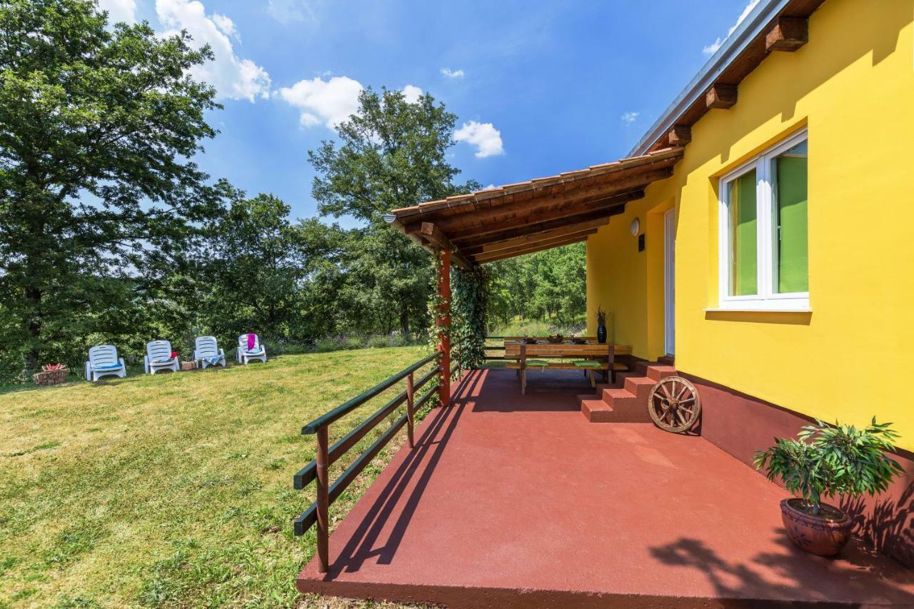 Vacation Home Latini Hum Екстериор снимка